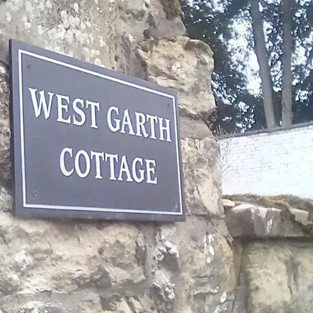 West Garth Nyaraló